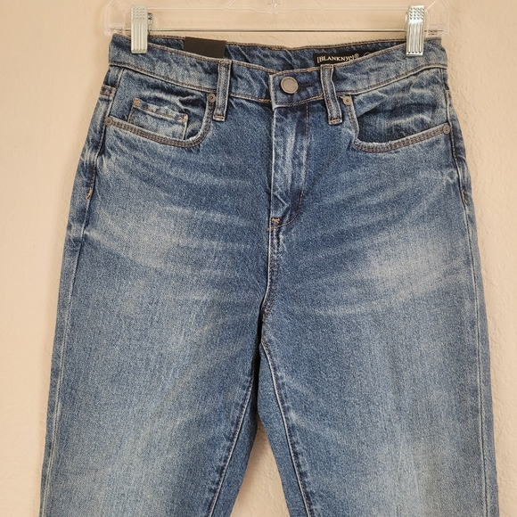 NWT BLANK NYC Stagger Hem Straight Leg Jeans Size 26 - Picture 3 of 8